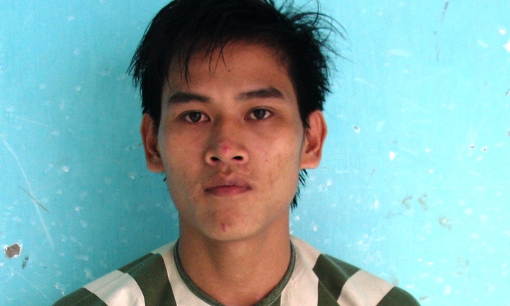 Dí roi điện, quay clip nóng ép thiếu nữ 